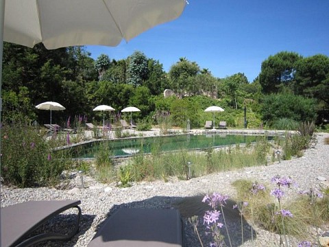 Gîte*** 2 pers. avec piscine naturelle dans le golfe de St-Tropez